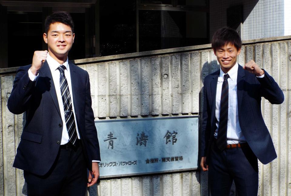 　青濤館に施設見学に訪れた山岡（右）と黒木