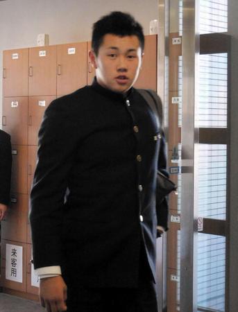 入寮した堀岡＝神奈川・ジャイアンツ寮