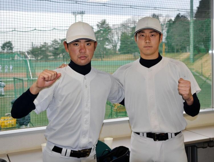 今年の初練習を行い、11年春以来となるリーグ制覇を誓う東洋大・飯田（右）と片山翔