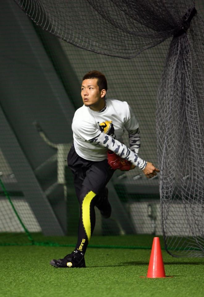 キャッチボールをする千賀