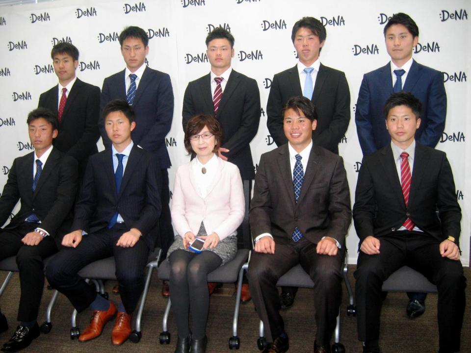 ＤｅＮＡ・南場智子オーナーとＤｅＮＡの本社を訪問したルーキー９人