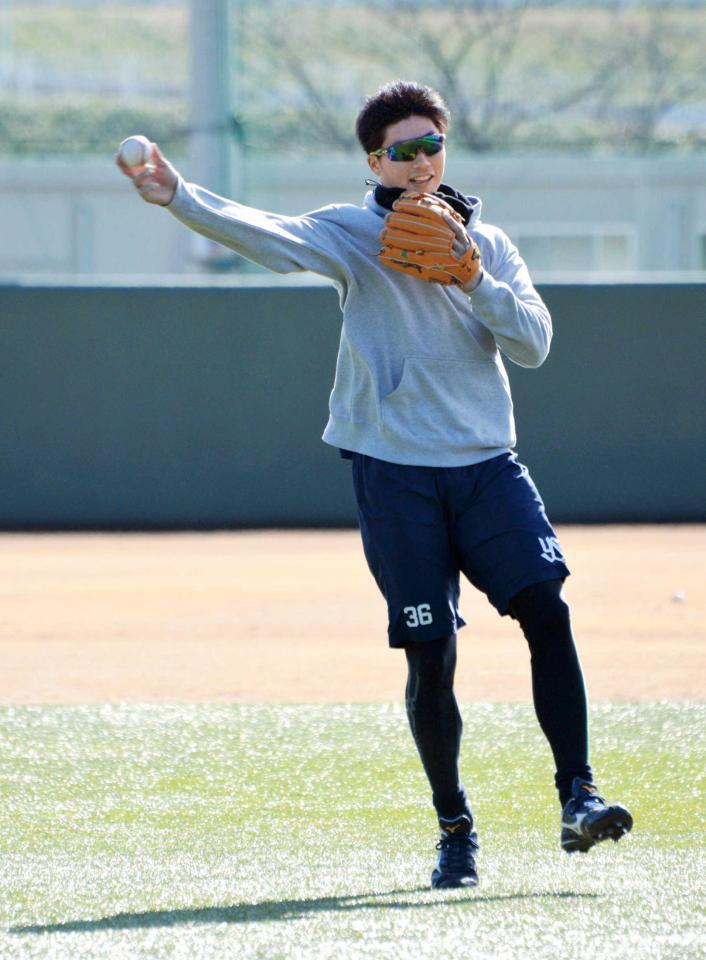 　強風の中でノックを受ける広岡