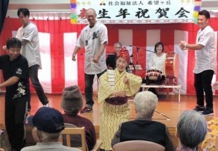 ロッテのベテラン・井口、福浦が高齢者施設訪問「逆にパワーを頂いた感じ」