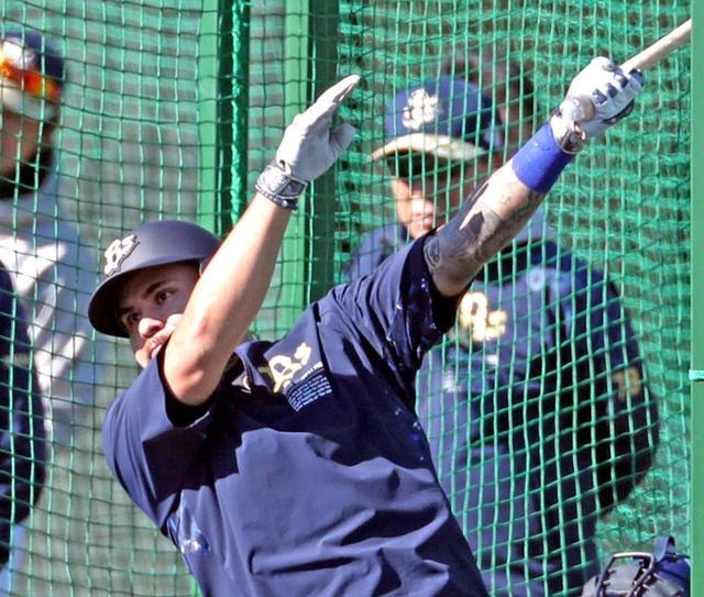 オリックス・新助っ人ロメロ、打撃フォーム「スマホ」でチェック