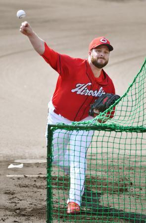 広島、ブレイシアが初の打撃投手　２１球投じ「良い感じ」