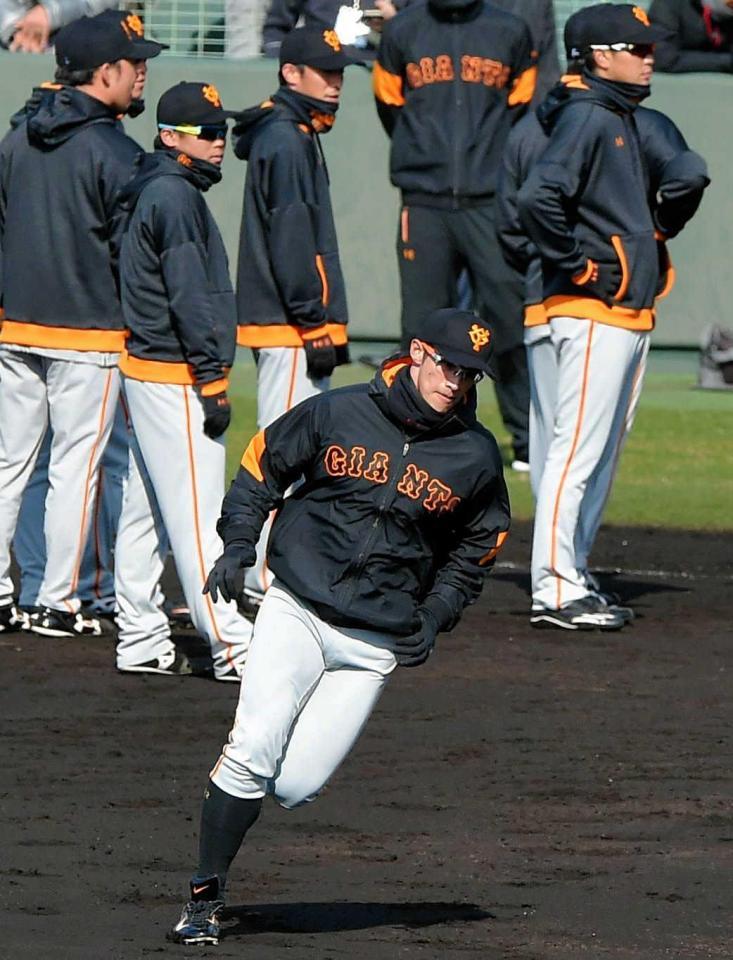 　ベースランニングする陽岱鋼（撮影・堀内翔）