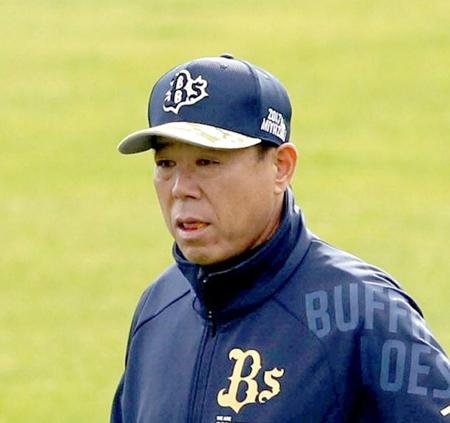 　厳しくチームを鍛える福良監督