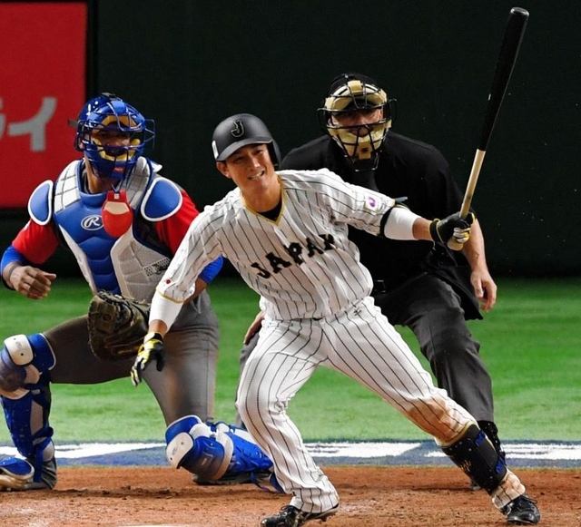 侍 またまた追いつく ラッキーボーイ小林が左前同点打 松田激走 野球 デイリースポーツ Online