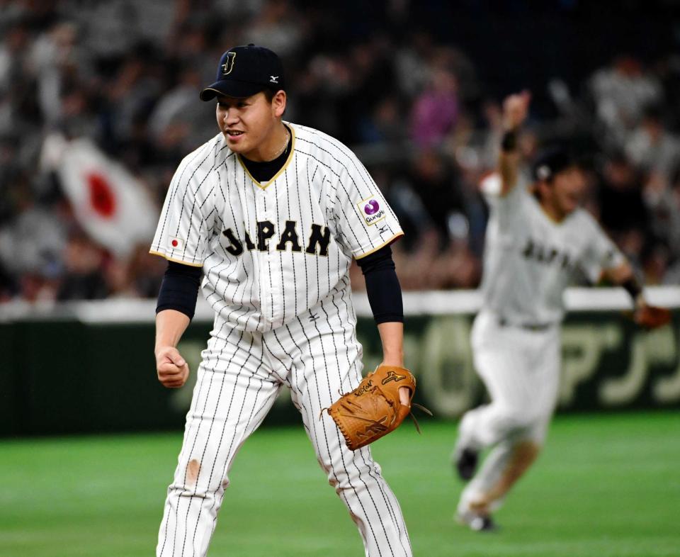 　キューバに勝ちガッツポーズする牧田（撮影・棚橋慶太）