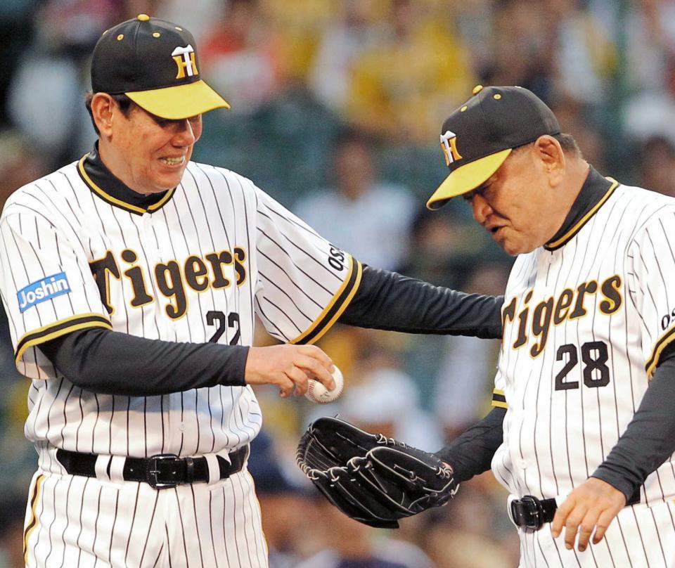 往年の黄金バッテリー、田淵幸一氏（左）と江夏豊氏＝２０１５年８月、甲子園