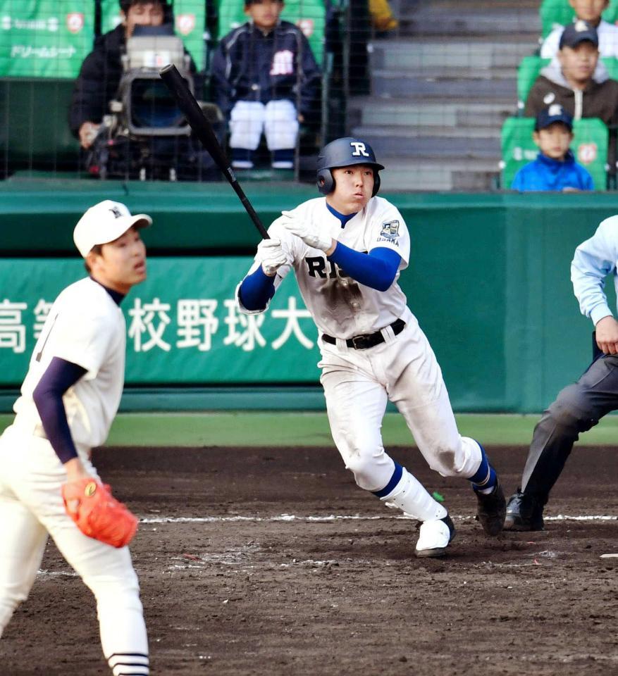 ９回、安田は左越え適時二塁打を放つ（投手・桜井）　