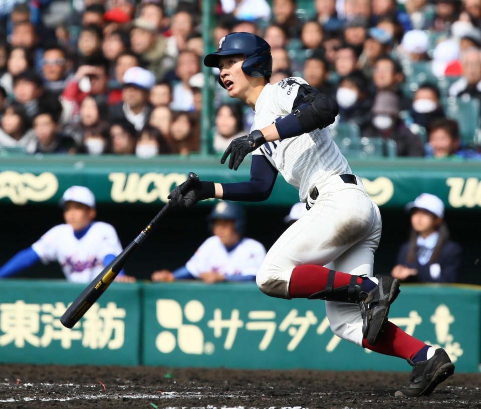 　４回、左翼席へ２ランを放つ山田