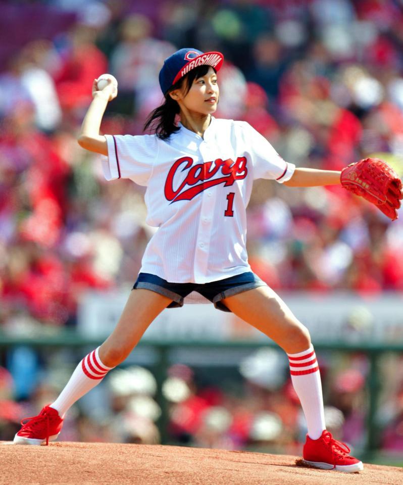 小島瑠璃子、ノーコン始球式にガックリ「マウンドには魔物が」/野球/デイリースポーツ online