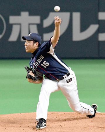 　札幌ドームのマウンドで投げ込む菊池