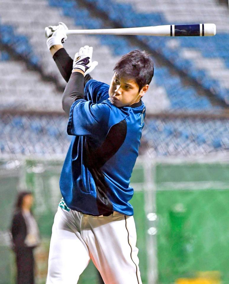　打撃練習する大谷
