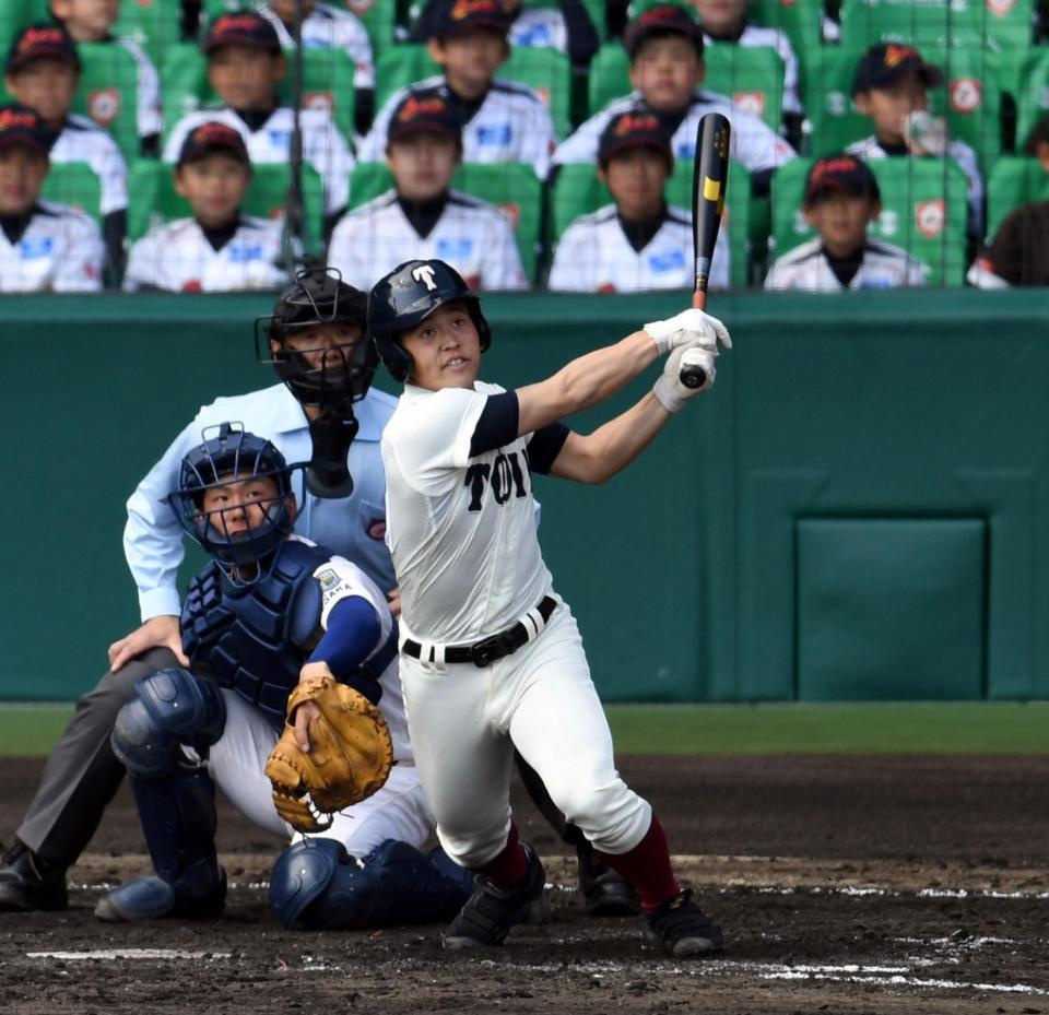 大阪桐蔭、西島が決勝戦初の代打本塁打 同点の九回に勝ち越し弾/野球