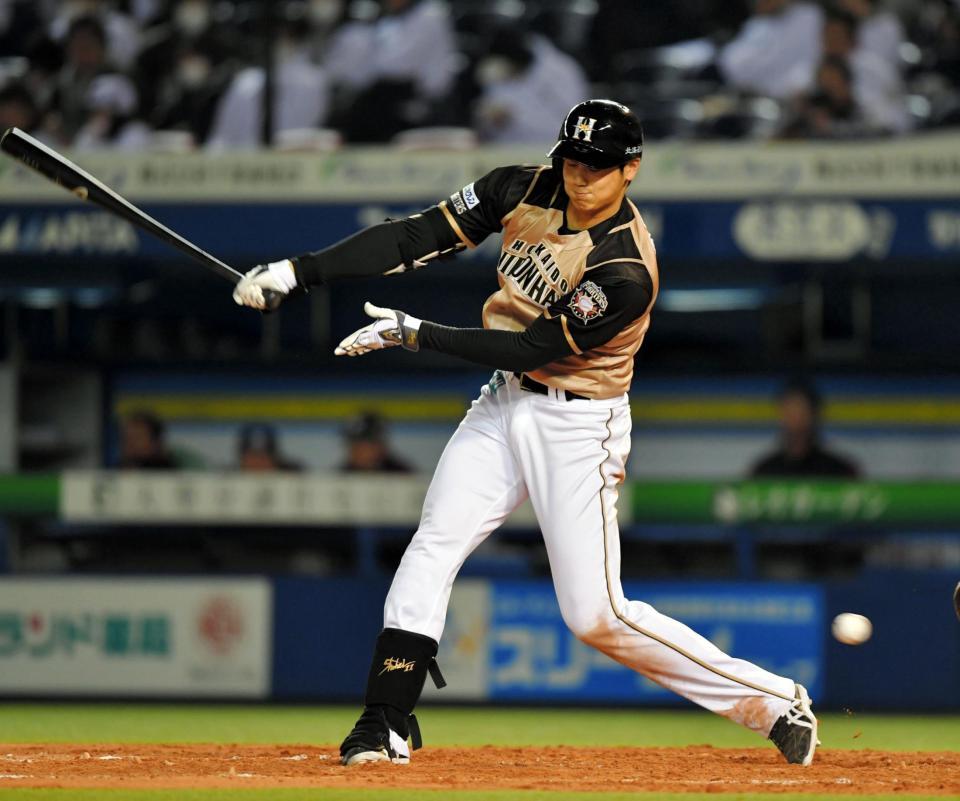 ８回、空振り三振に倒れる日本ハム・大谷＝ＺＯＺＯマリン（撮影・出月俊成）