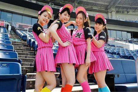 今年の新衣装を着る「マリーンズ　カンパイ　ガールズ」