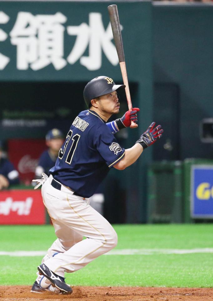 　５回オリックス２死二塁、小谷野が右前に勝ち越し打を放つ＝ヤフオクドーム