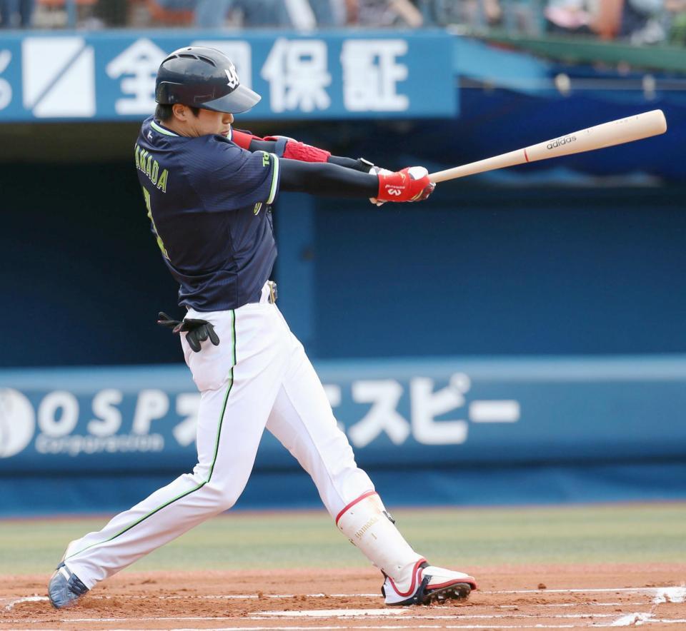 　１回、山田が左中間に先頭打者本塁打を放つ