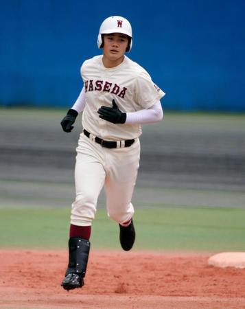 ３回早実無死、高校通算８２号ソロを放ちベースを回る清宮＝神宮第二球場（撮影・開出牧）