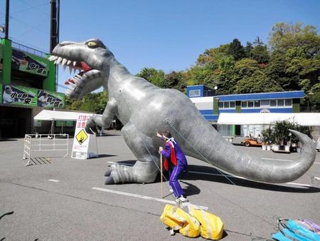 ２軍の本拠地鎌ケ谷スタジアムで恐竜展を実施（球団提供）