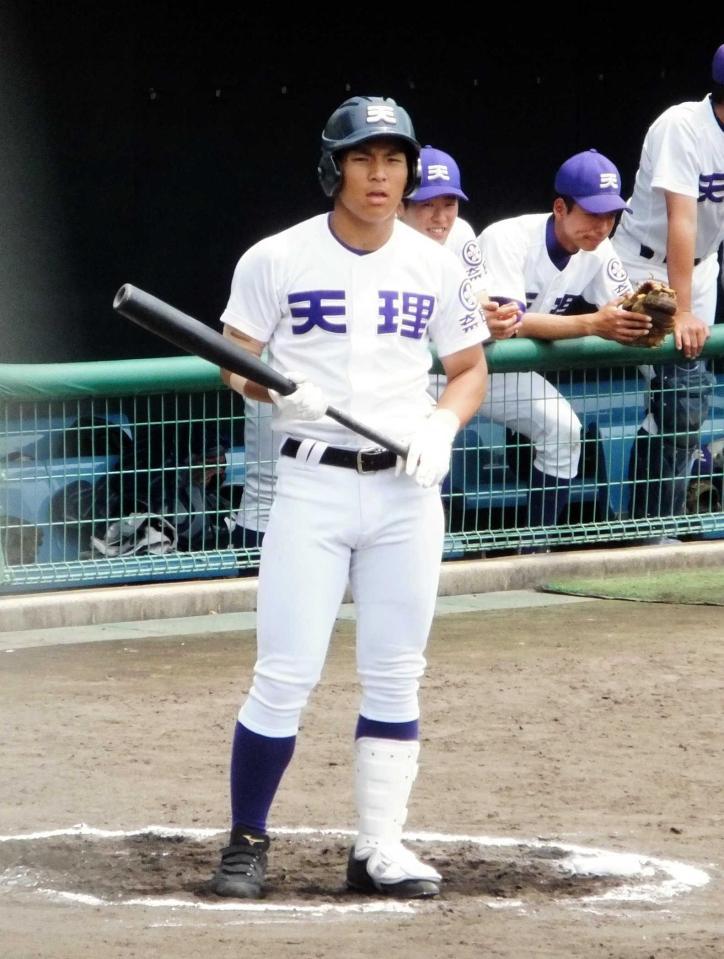 　奈良大会準々決勝・橿原学院戦で、２安打４打点の活躍を見せて４強へ導いた天理・神野
