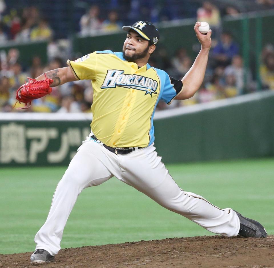 　５回途中から登板し、来日初勝利を挙げた日本ハムのエスコバー＝東京ドーム