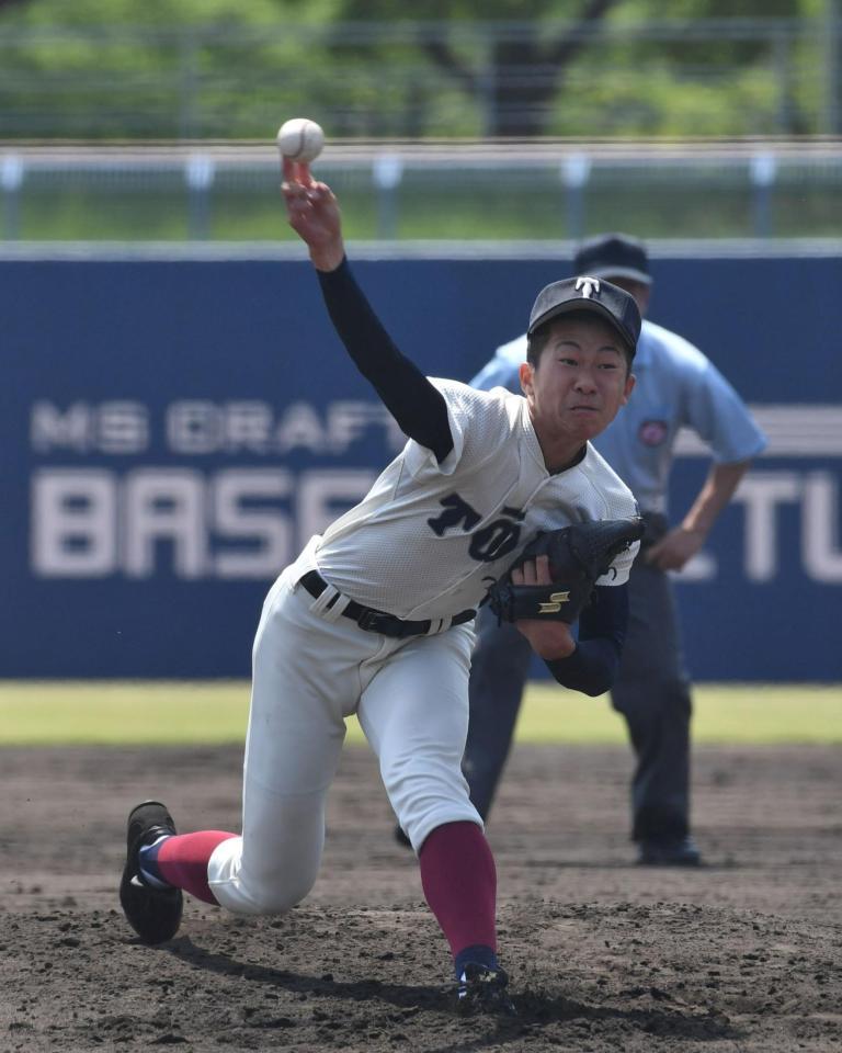 ９回を投げきり優勝を決めた大阪桐蔭の徳山