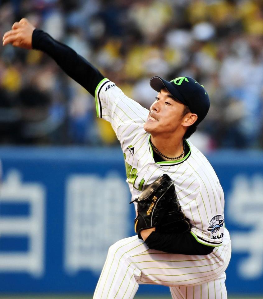 力投する先発の小川（撮影・園田高夫）