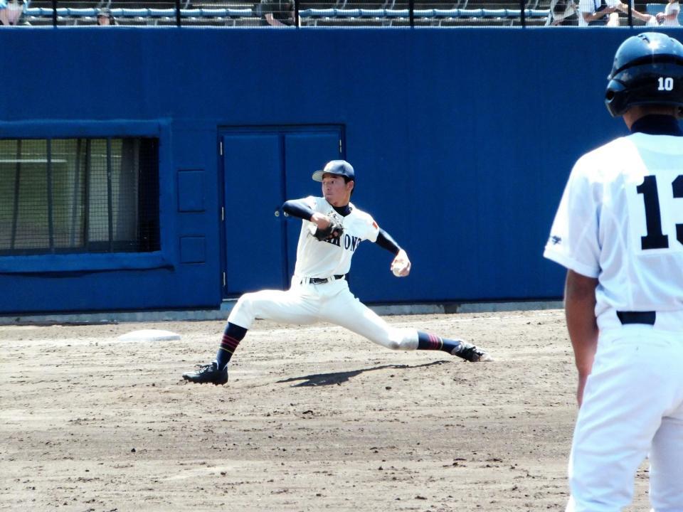 春季近畿大会大会１回戦・龍谷大平安戦で先発した彦根東・増居＝舞洲