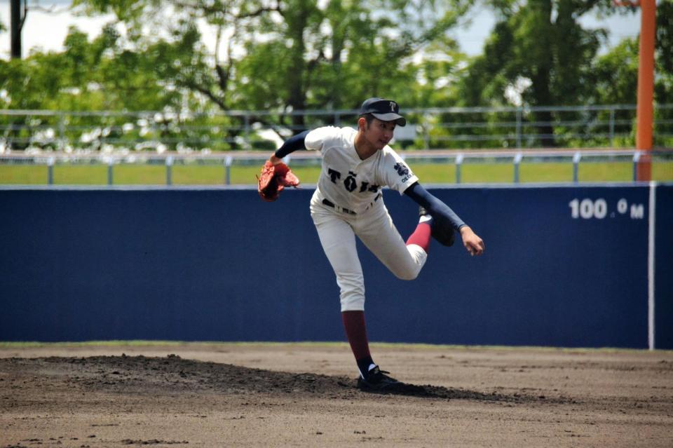 春季近畿大会準決勝・彦根東戦に先発した大阪桐蔭・横川＝舞洲