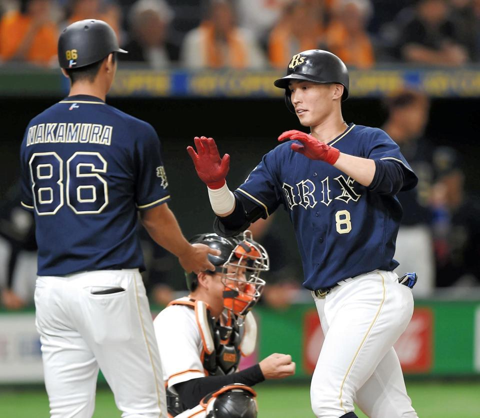 １回、先制ソロを放ちホームインするオリックス・駿太＝東京ドーム（撮影・棚橋慶太）