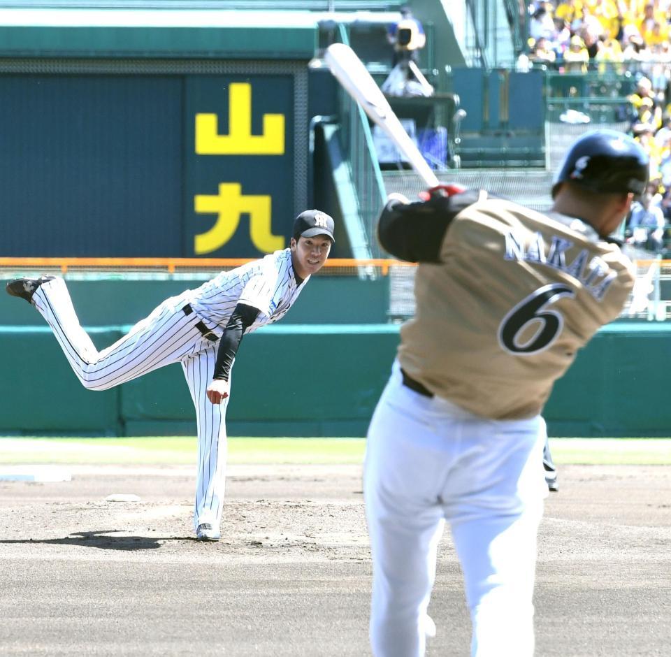 　１回の第１打席では阪神先発の小野（奥）に内野ゴロに打ち取られた日本ハム・中田