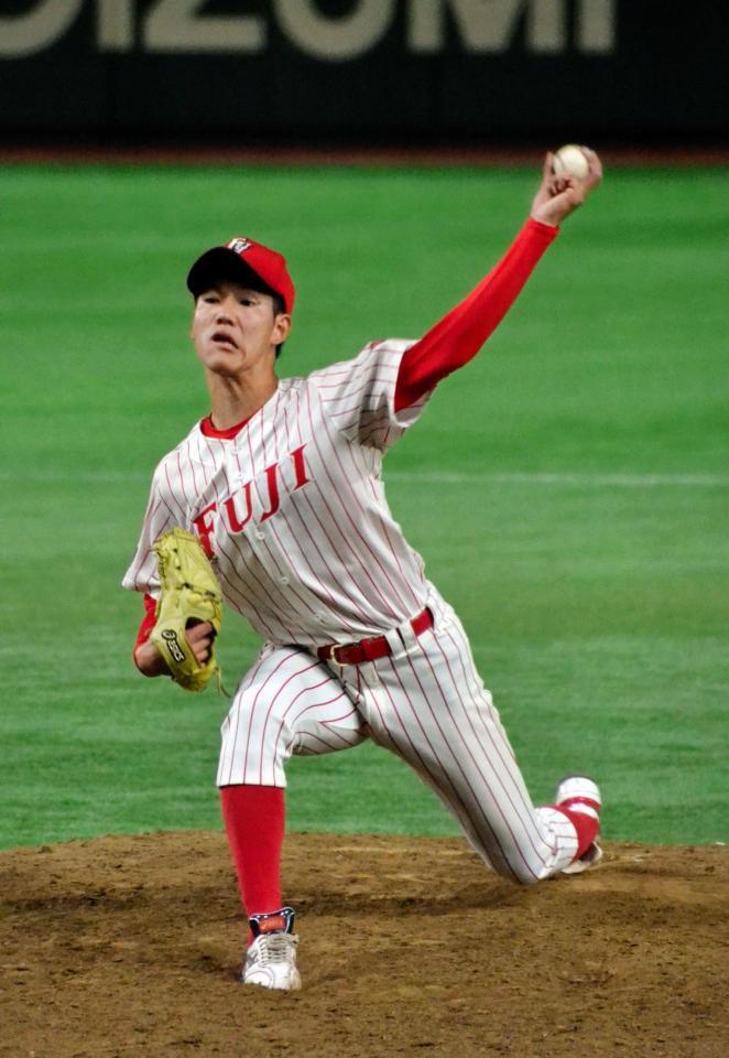 逆転勝利を呼び込む好リリーフを見せた富士大・鈴木