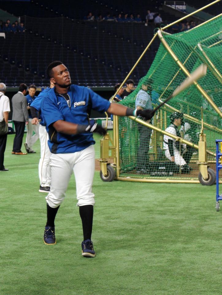 来日初タイムリーを放った日本ハム・新外国人のドレイク