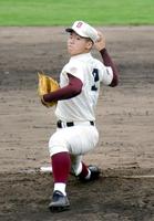 　２番手で登板し１回を無失点に抑えた福岡大大濠・星野