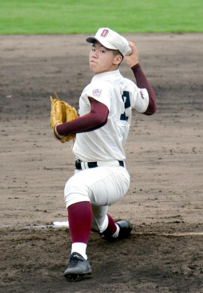 　２番手で登板し１回を無失点に抑えた福岡大大濠・星野