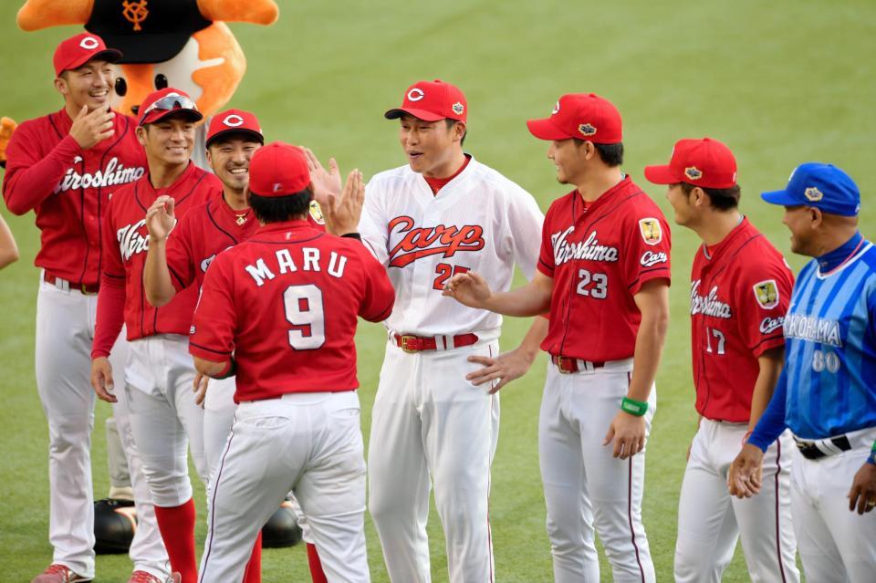 広島カープ・新井貴浩・真赤激ユニフォーム