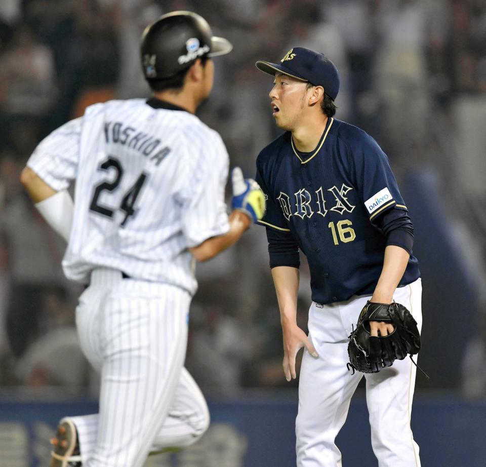 　サヨナラ負けにうなだれる平野