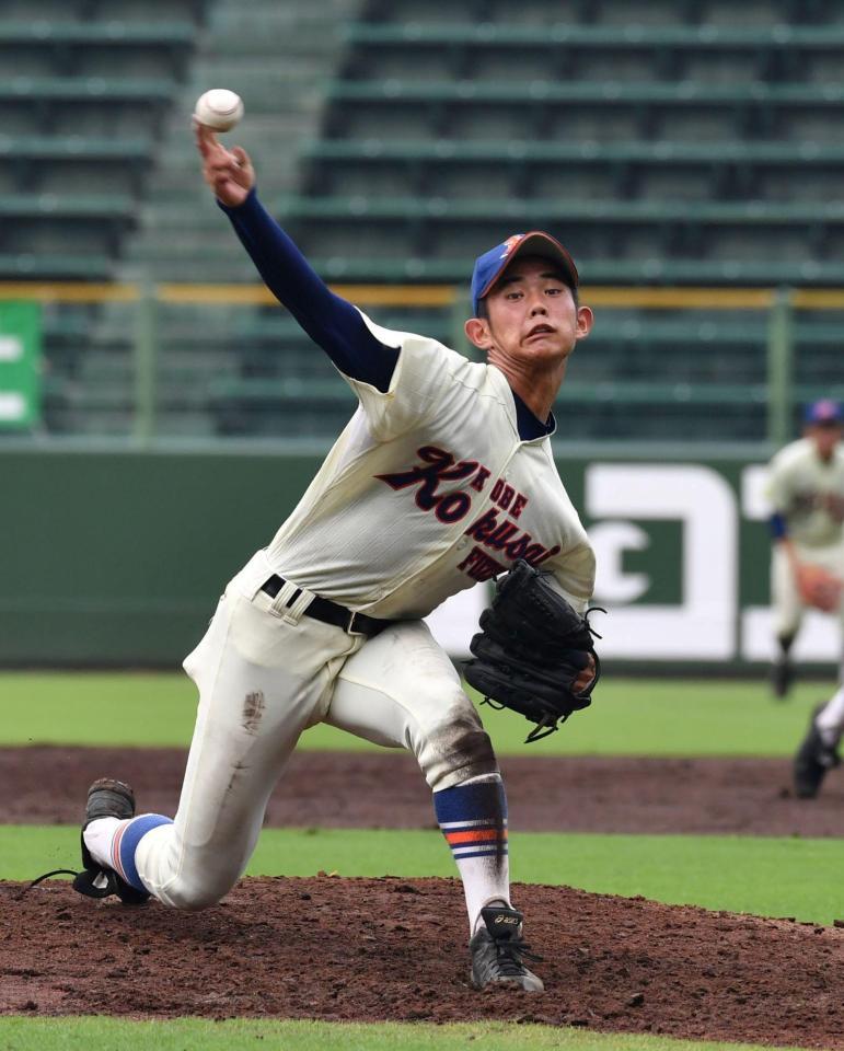 関西学院打線を抑えきった神戸国際大附の岡野佑大＝ほっともっと神戸（撮影・持木克友）