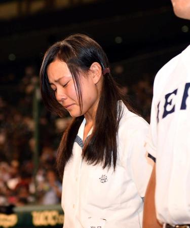 　サヨナラ負け悔し涙の藤枝明誠・八木マネジャー