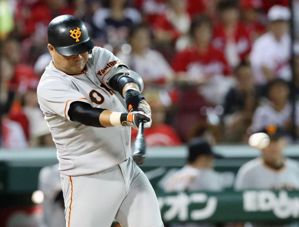 　５回巨人２死二塁、村田が右前に適時打を放つ＝マツダ