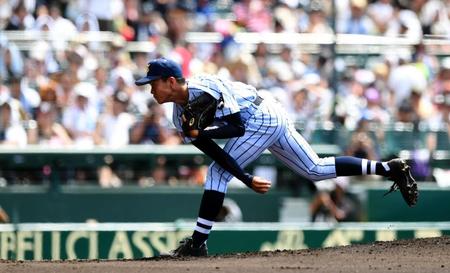 先発投手の東海大菅生・松本＝甲子園（撮影・中田匡峻）