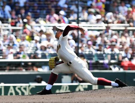 先発投手の高岡商・土合＝甲子園（撮影・中田匡峻）