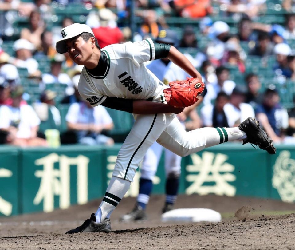 ９回に登板した二松学舎大付・田中＝甲子園