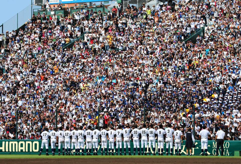 　ベスト４進出はならなかったが、健闘した三本松ナインに温かい声援を送る応援団