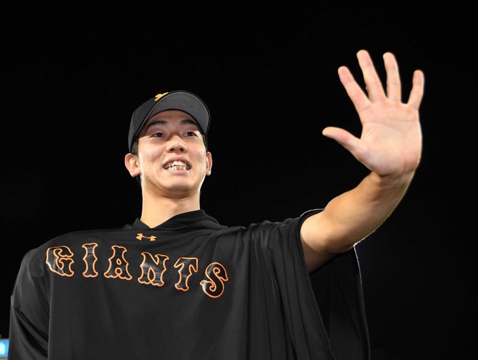 　７回１失点で５勝目を挙げ笑顔の畠