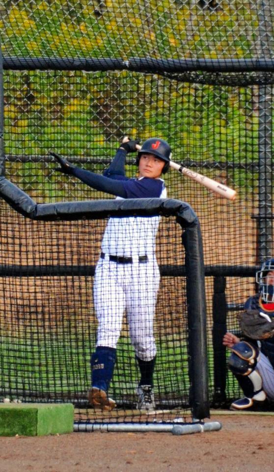 　豪州戦の試合前に打撃練習を行う高校日本代表・清宮
