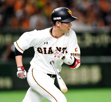 ７回、中前打を放つ坂本勇